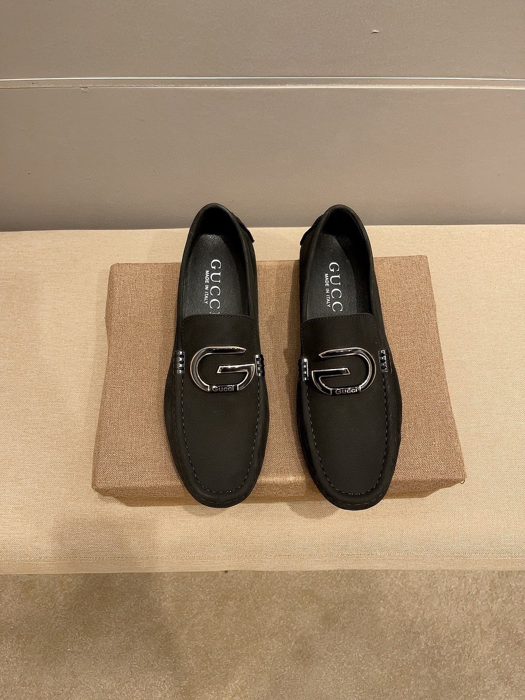 Gucci Men's Black Metal-Detail Loafers - Driving-Style Rubber Sole