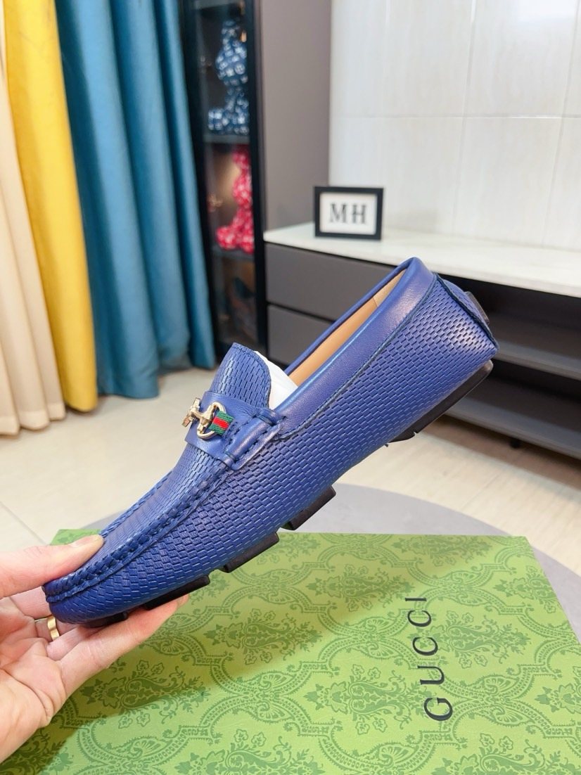 Gucci Men's Blue Textured Hardware Loafers