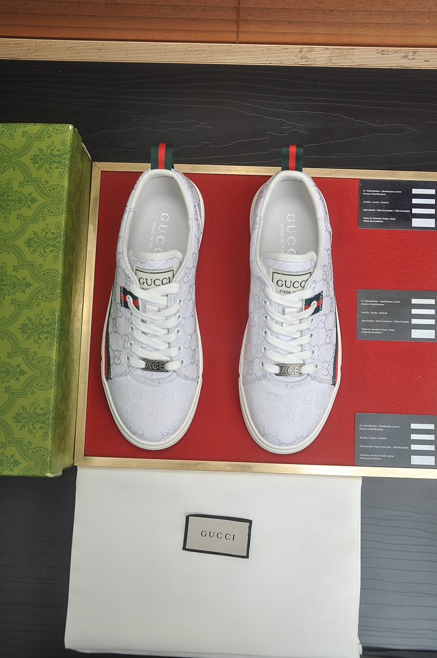 Gucci Stripe Low-Top Sneakers